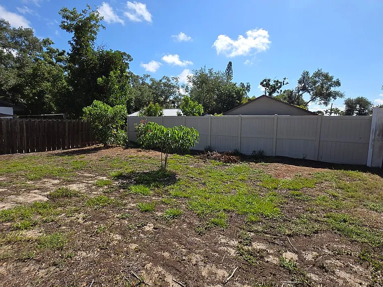 4705 Violet Ave — Photo 19