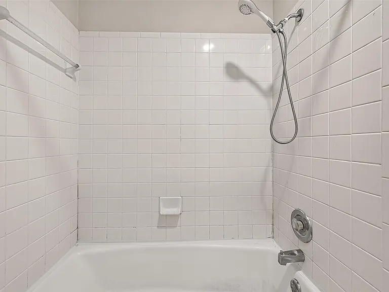 2523 Creekway Cir — Photo 23