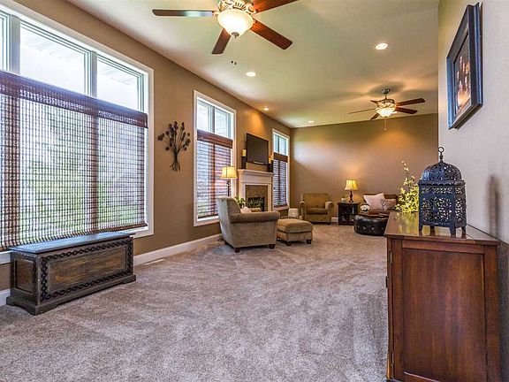 3rd image of 4122 Maryhill Dr
