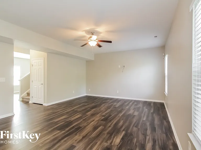 3010 Robusta Ct — Photo 4