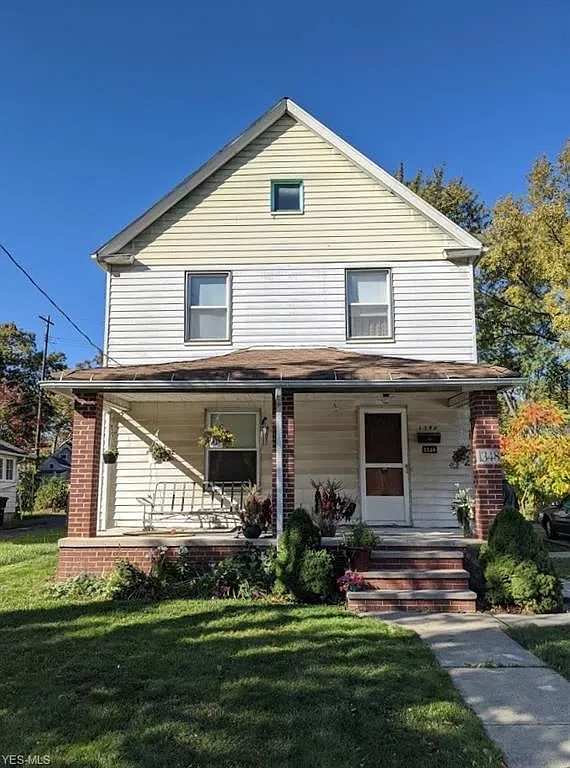 1348 E 188th St photo 1