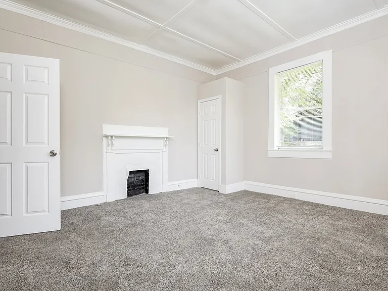 676021_019_living_room_12887003.jpg