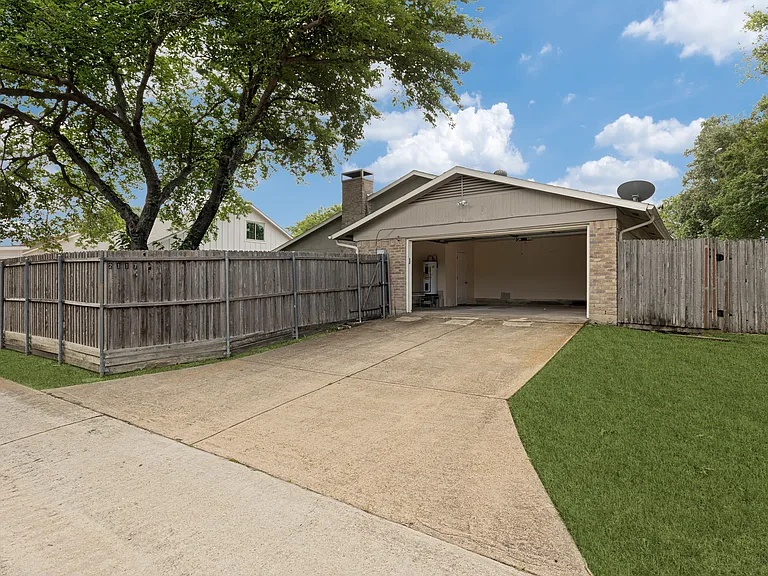 2117 Oak Brook Dr — Photo 12
