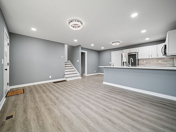 3rd image of 3116 Ewingwood Dr
