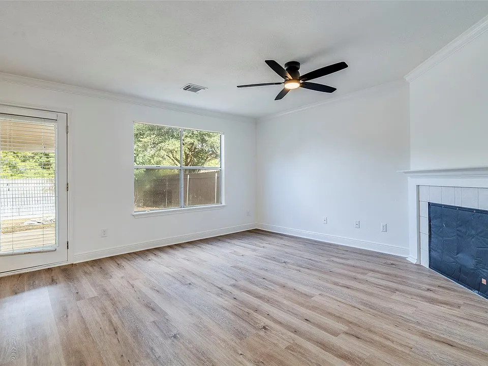 1106 Hughmont Dr