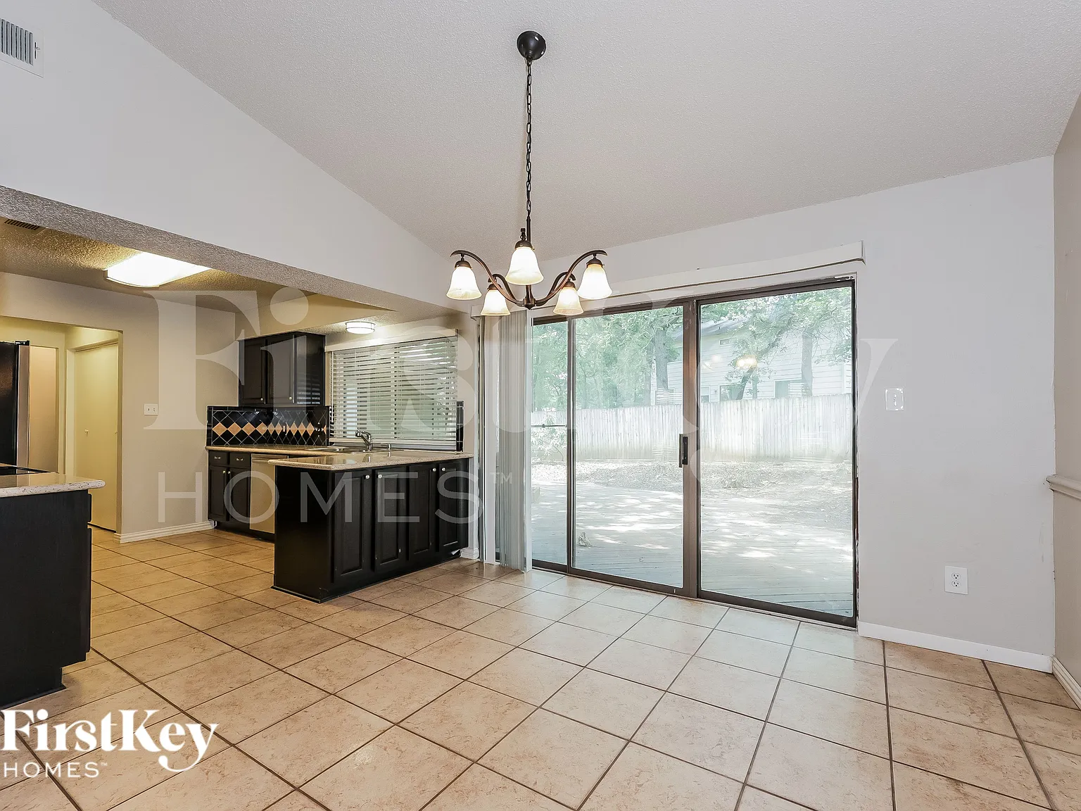 3 bed, 2.0 bath, 1523 sqft, $2,215 — Photo 4