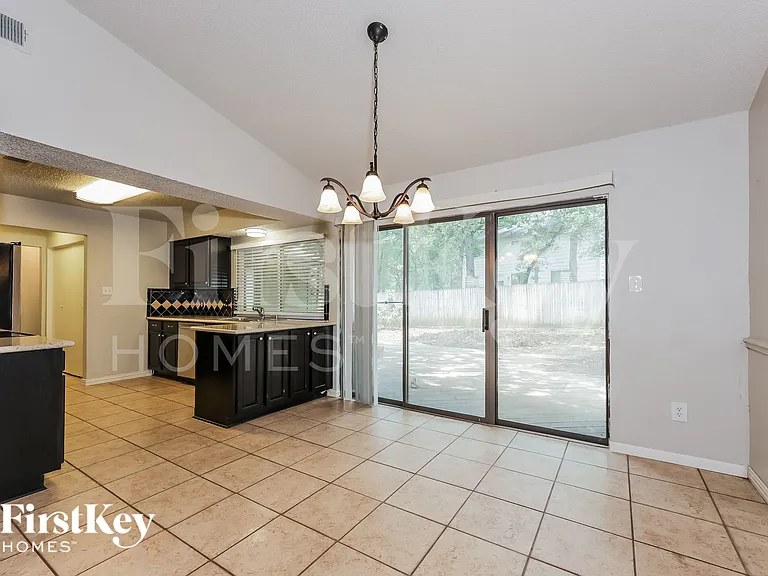 1800 Chittam Dr — Photo 4