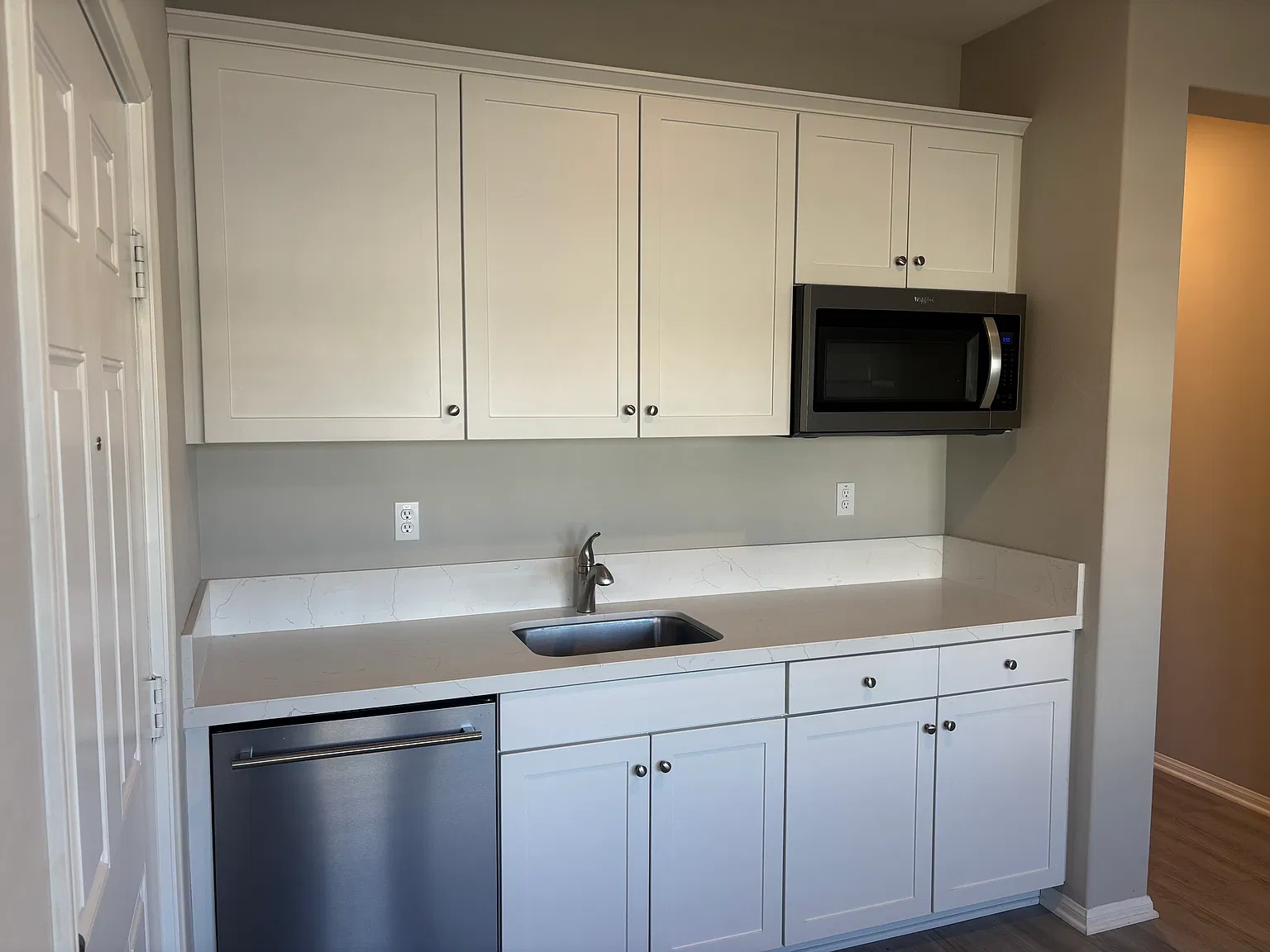 1 bed, 900 sqft, $1,500 — Photo 2