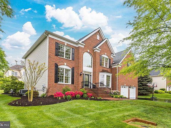 4th image of 43897 Arborvitae Dr