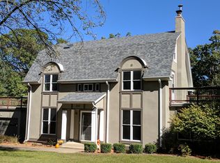 352 Woodland Dr SE, Cedar Rapids, IA 52403