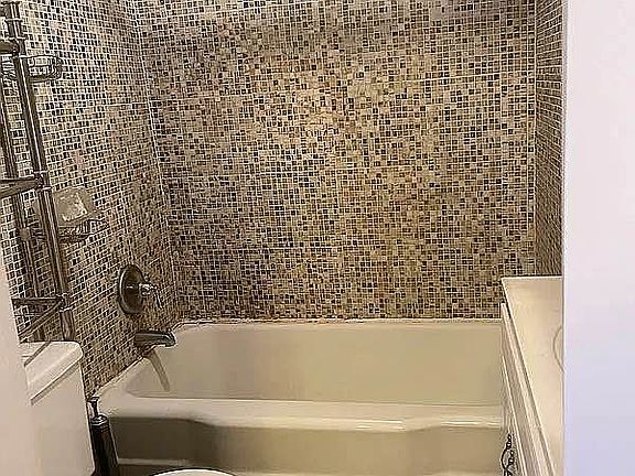 3rd image of 245 E 81st St APT 3R