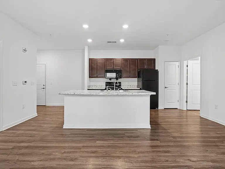 Central Terrace Apartments — Photo 2