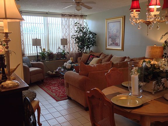 Spacious living room