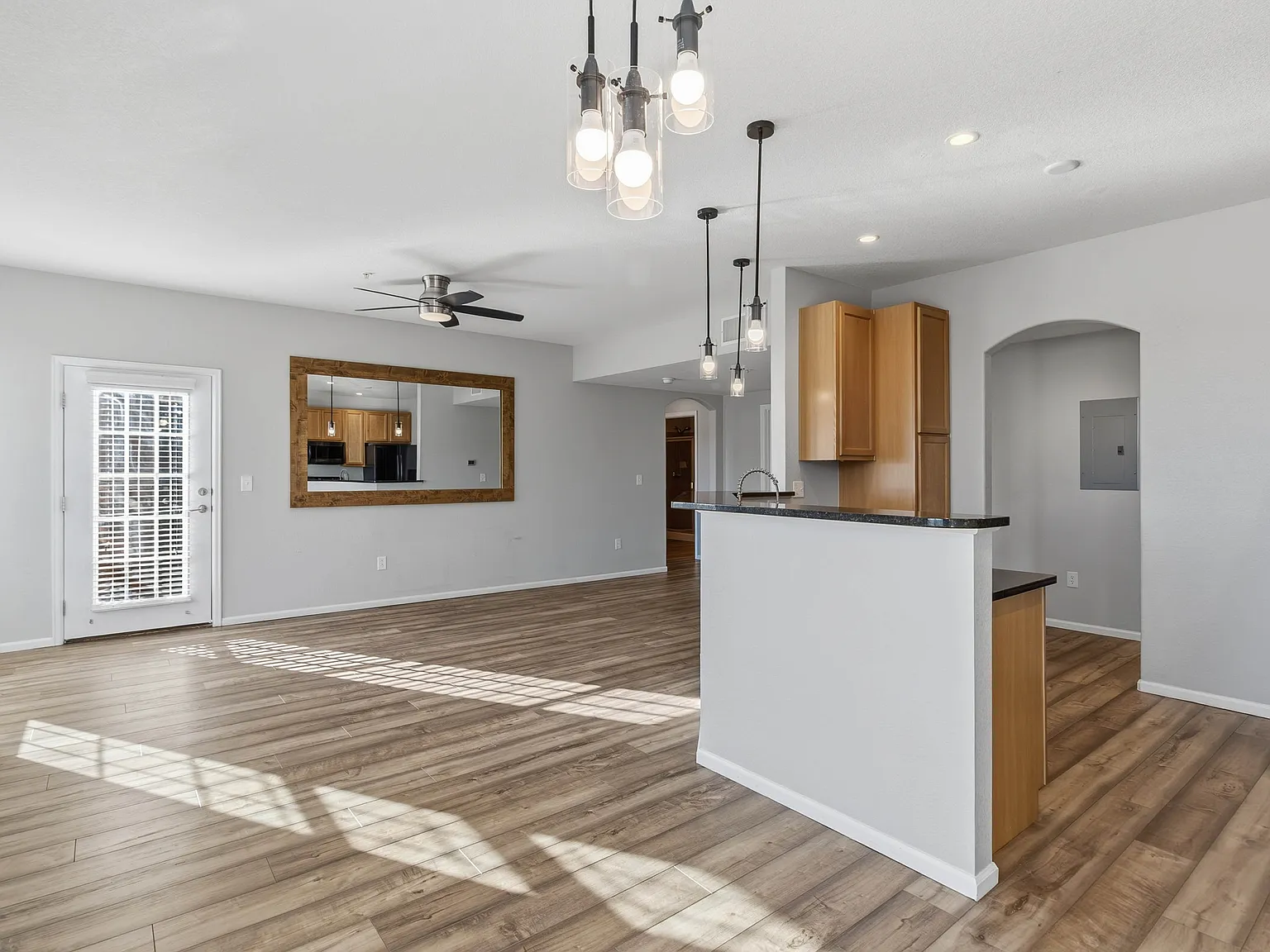 2 bed, 1180 sqft, $2,350 — Photo 4