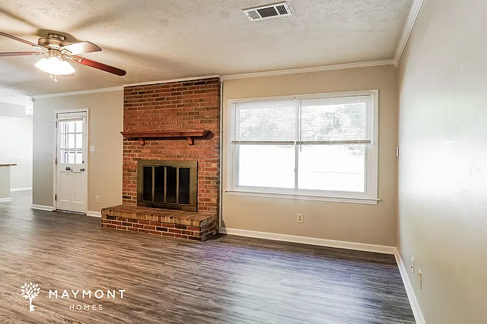 4 bed, 2.0 bath, 2158 sqft, $1,895 — Photo 4