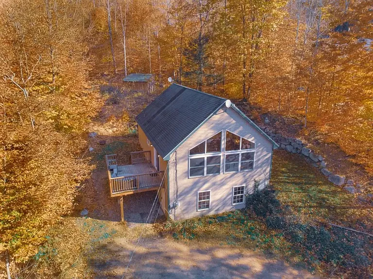 45 Lakeview Dr — Photo 2
