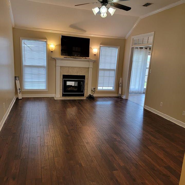 1st image of 4313 Wisteria Ln