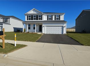 1216 Lake Forest Dr, Hebron, OH 43025