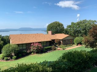 411 Lake Ridge Dr, Russellville, AR 72802