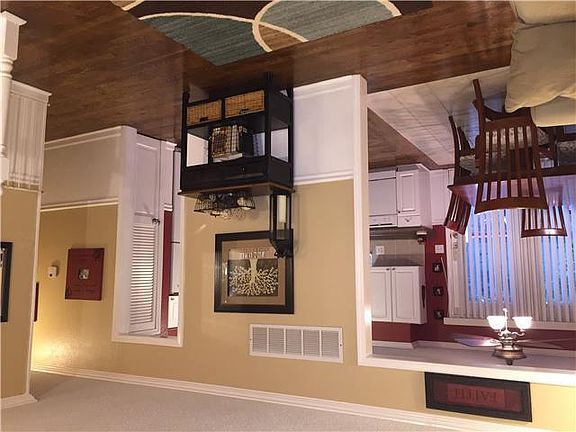 5th image of 1009 NW Berkshire Dr