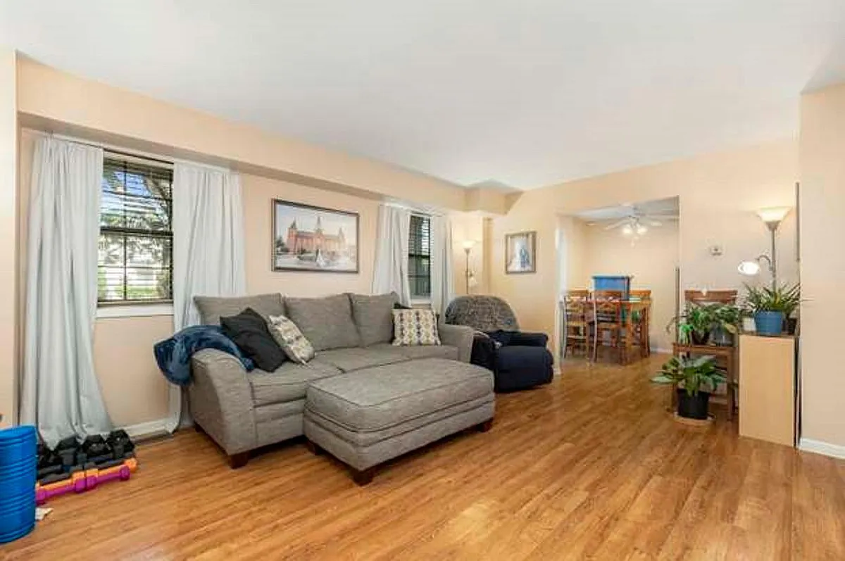 Living Room - 1482 W Jefferson Ave #B