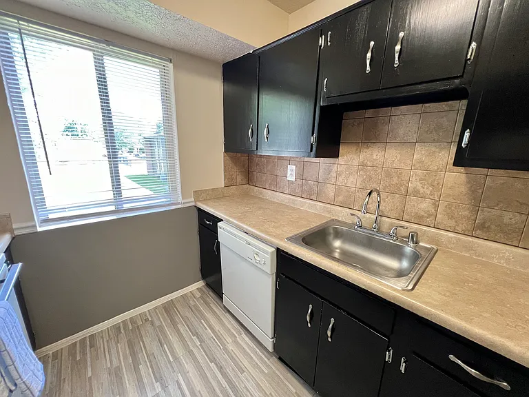 Glenview Apartments — Photo 83
