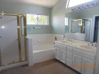5th image of 220 Camelot Dr