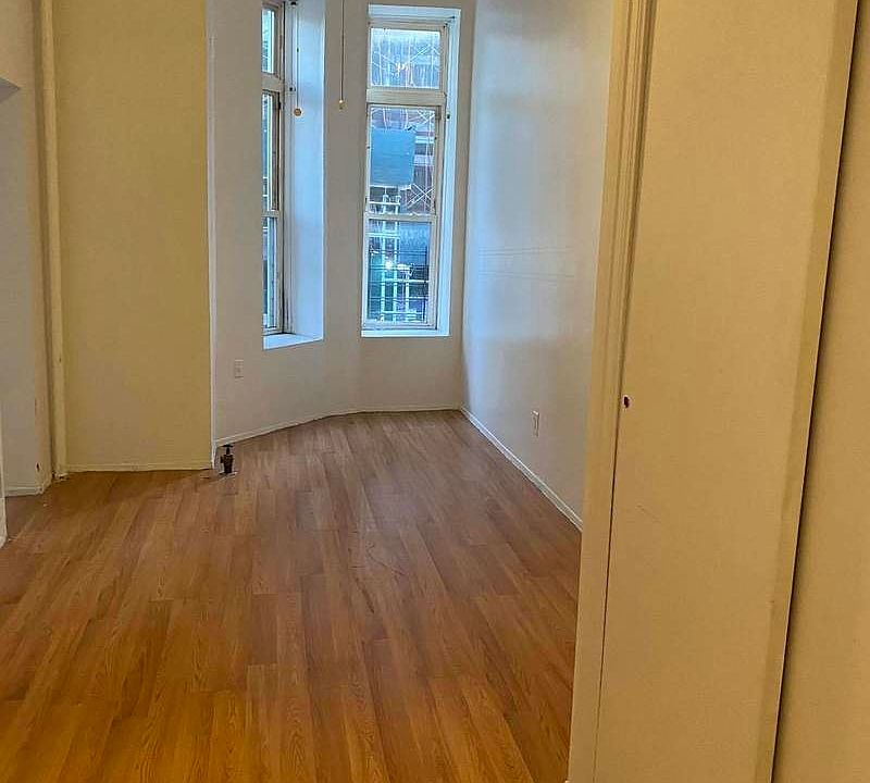 1st image of 405 E 118th St #2