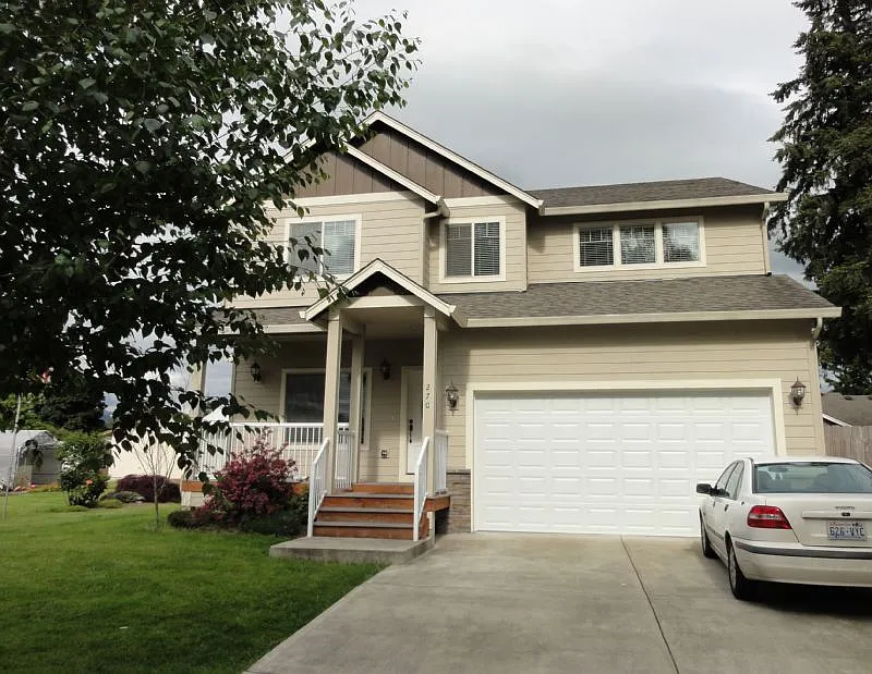 270 Fir Ave photo 1