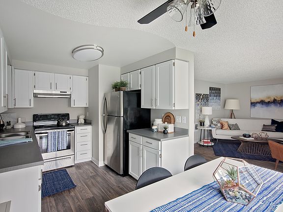 3rd image of 604 SE 121st Ave APT 124