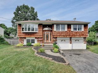 42 Sutton Park Rd, Poughkeepsie, NY 12603