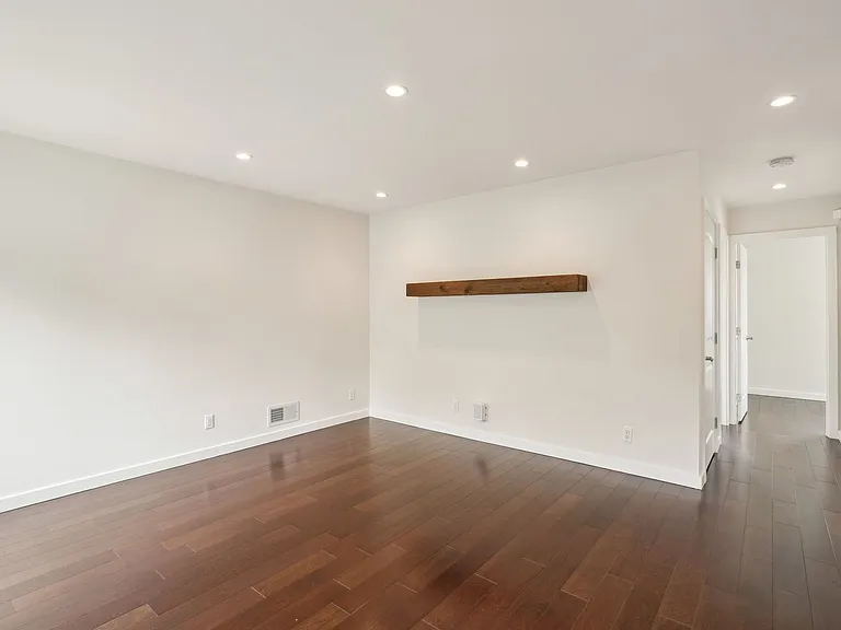 421 Nevada St — Photo 5