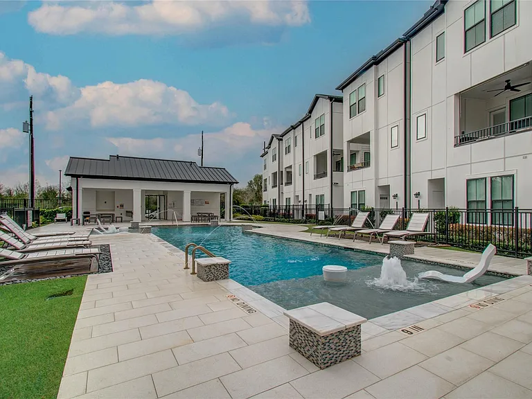 2810 Grand Fountains Dr #B — Photo 40