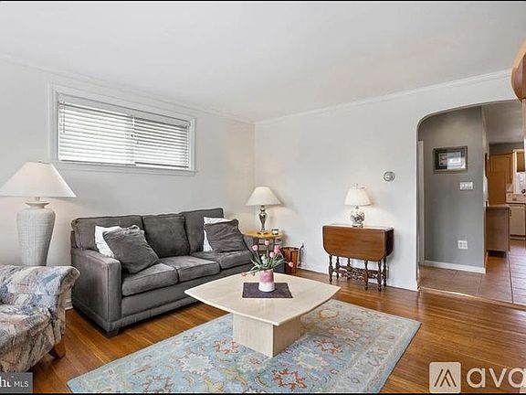 4th image of 2439 Cedar Ln Floor 1