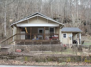 504 Madams Creek Rd, Hinton, WV 25951