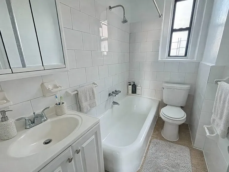 932 Bronx Park S #4G — Photo 4