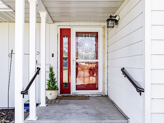 4th image of 207 4th Ave SE