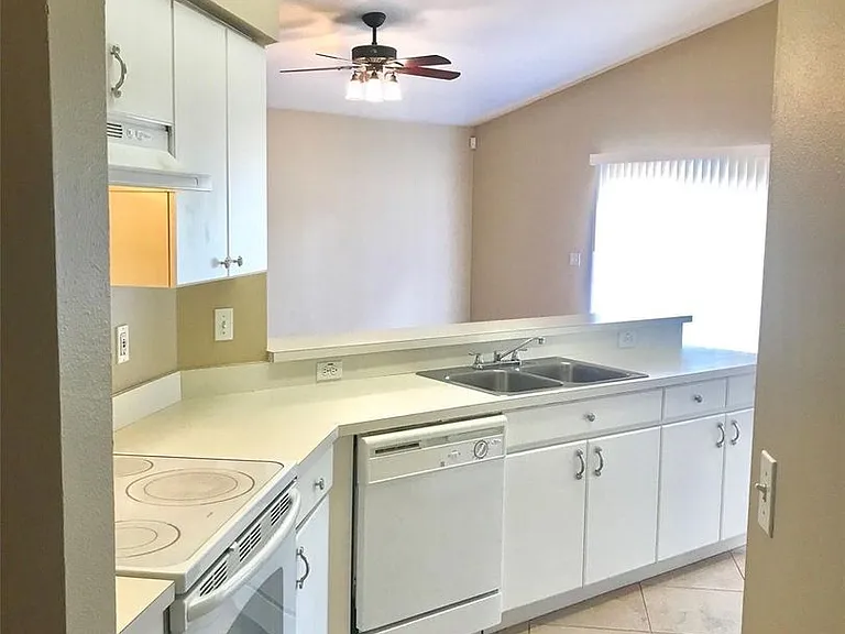 4617 Newbourne Way — Photo 31