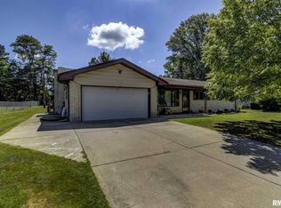 29 Birch Dr, Chatham, IL 62629