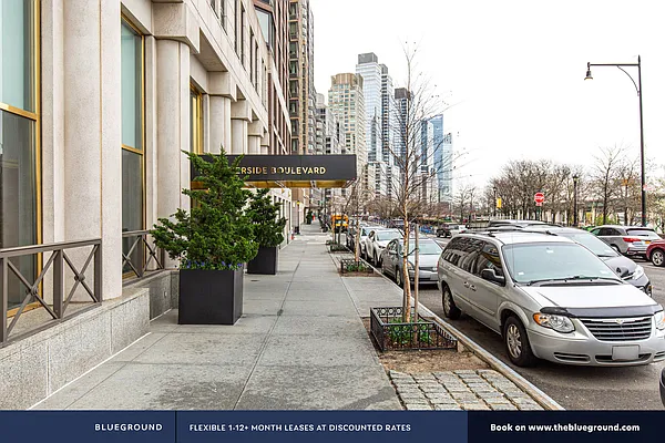 Rented by The Blueground | media 180