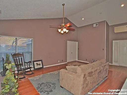 3 bed, 1987 sqft, $2,095 — Photo 3