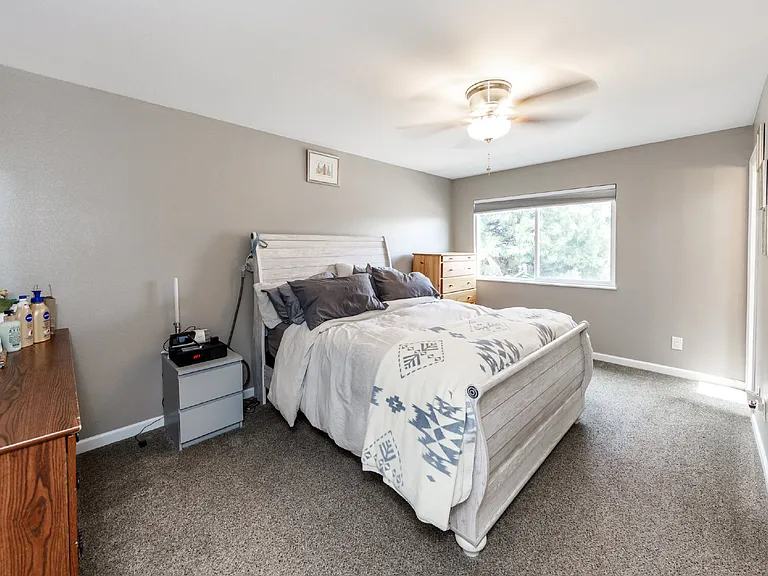 230 Hooper Ct — Photo 34