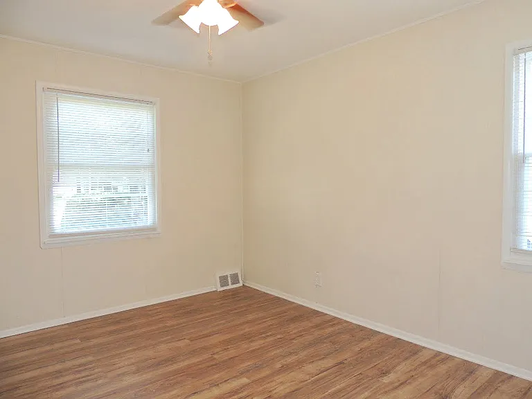 27080 Zeman Ave — Photo 7