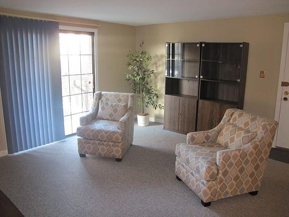 5th image of 7 Royal Crest Dr APT 8