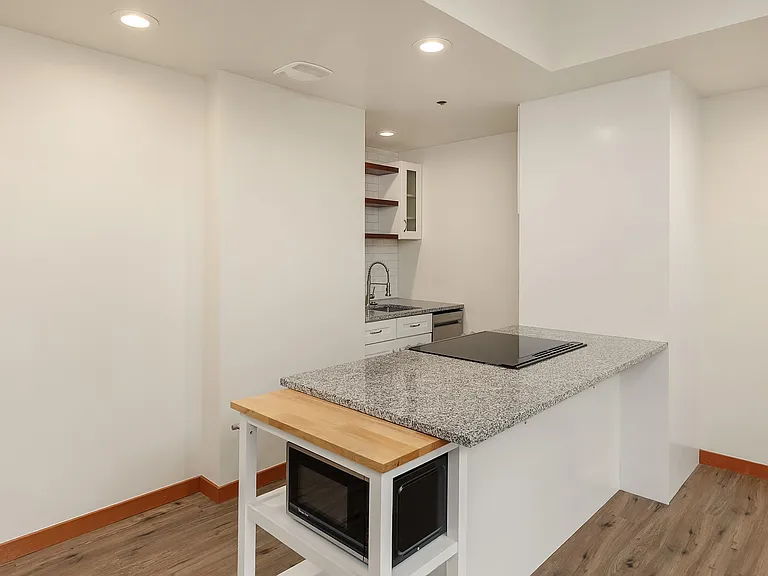 978 Vineyard Ln #200 — Photo 4