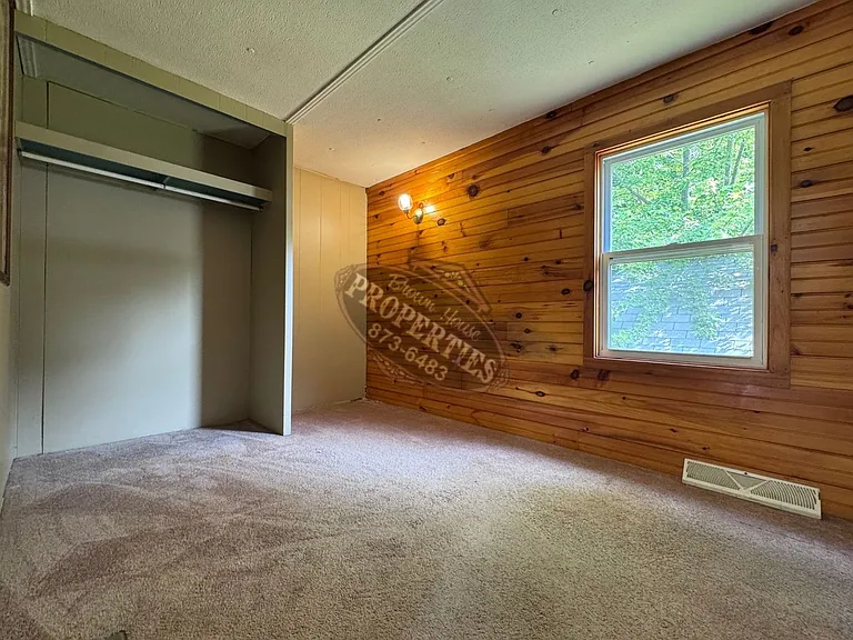 236 Oak St — Photo 5