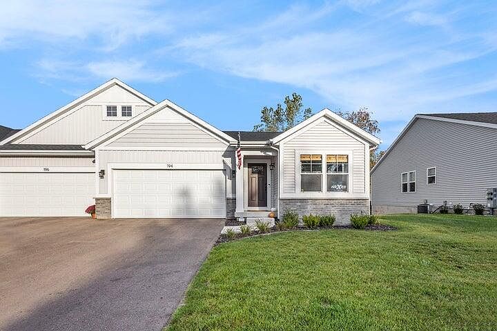1st image of 194 Hickory Valley Dr