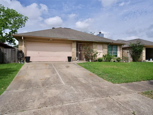 7018 Lost Thicket Dr, Houston, TX 77085