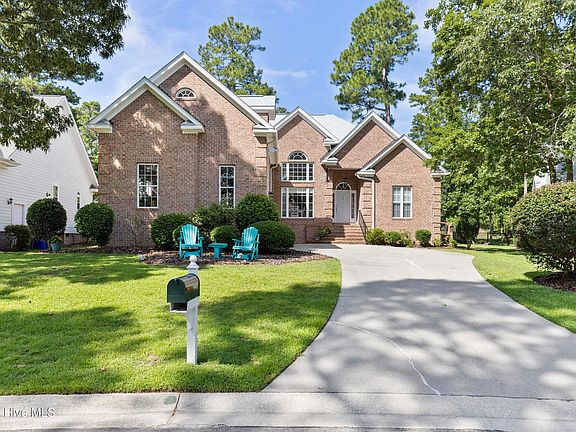 2nd image of 441 Autumn Chase SE