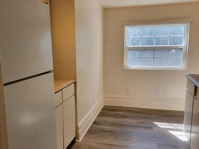 209 N Madison St — Photo 30